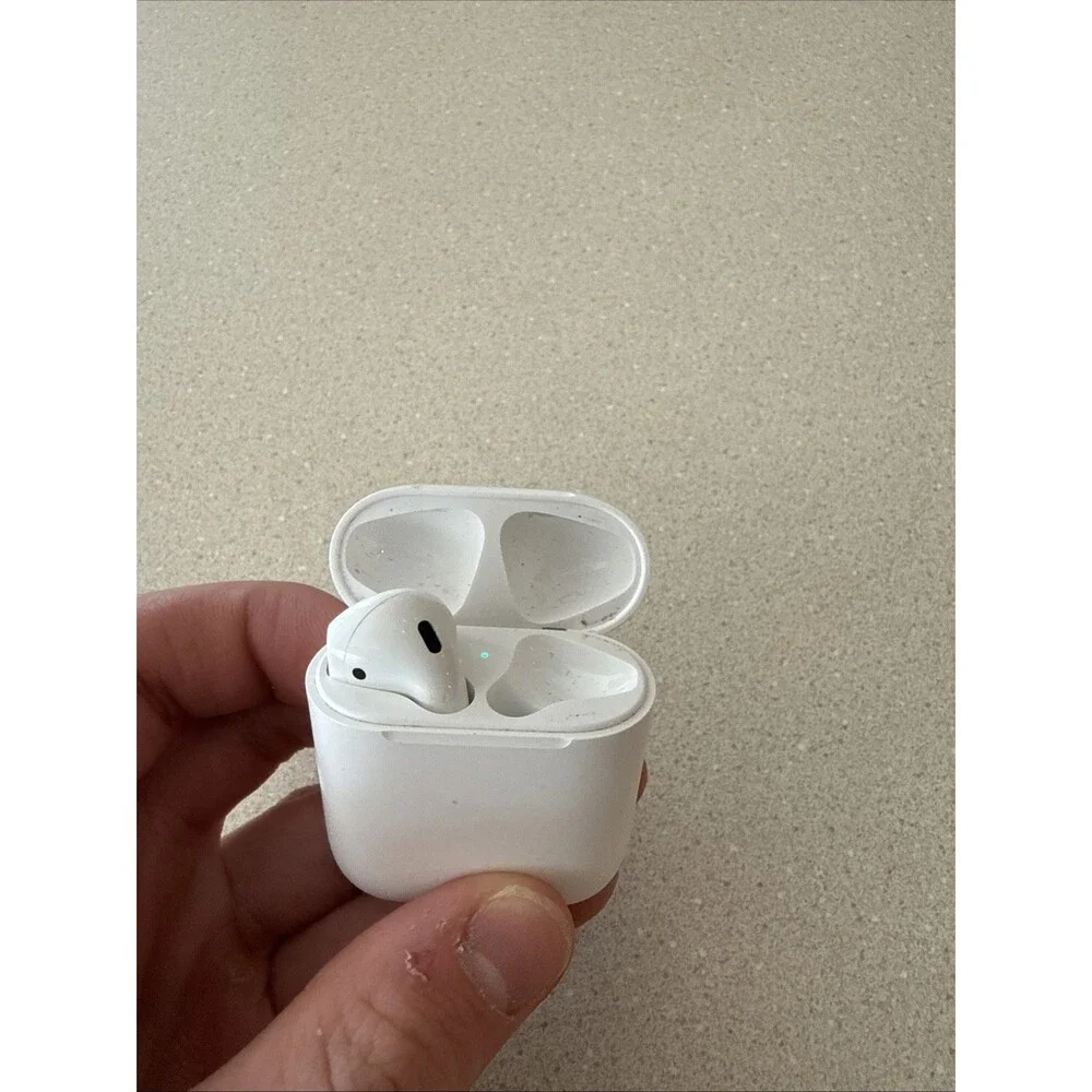 Apple AirPods 1st Gen Wireless Bluetooth Earbuds (single ear piece) Works